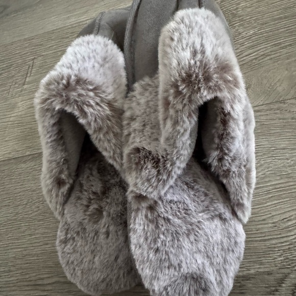 Cozy Gray Faux Fur Women's Slippers - Picture 2 of 6